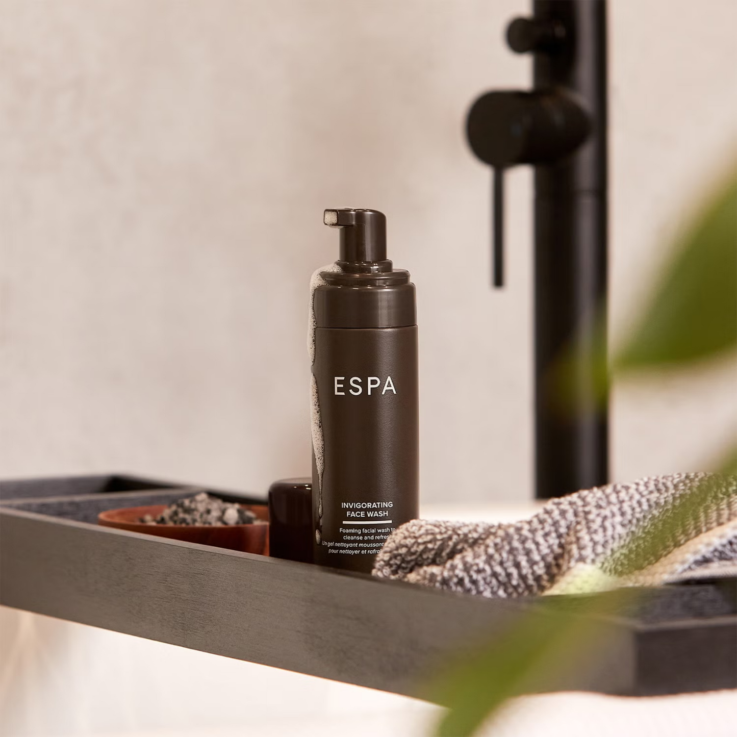 ESPA Invigorating veido prausiklis, 150 ml