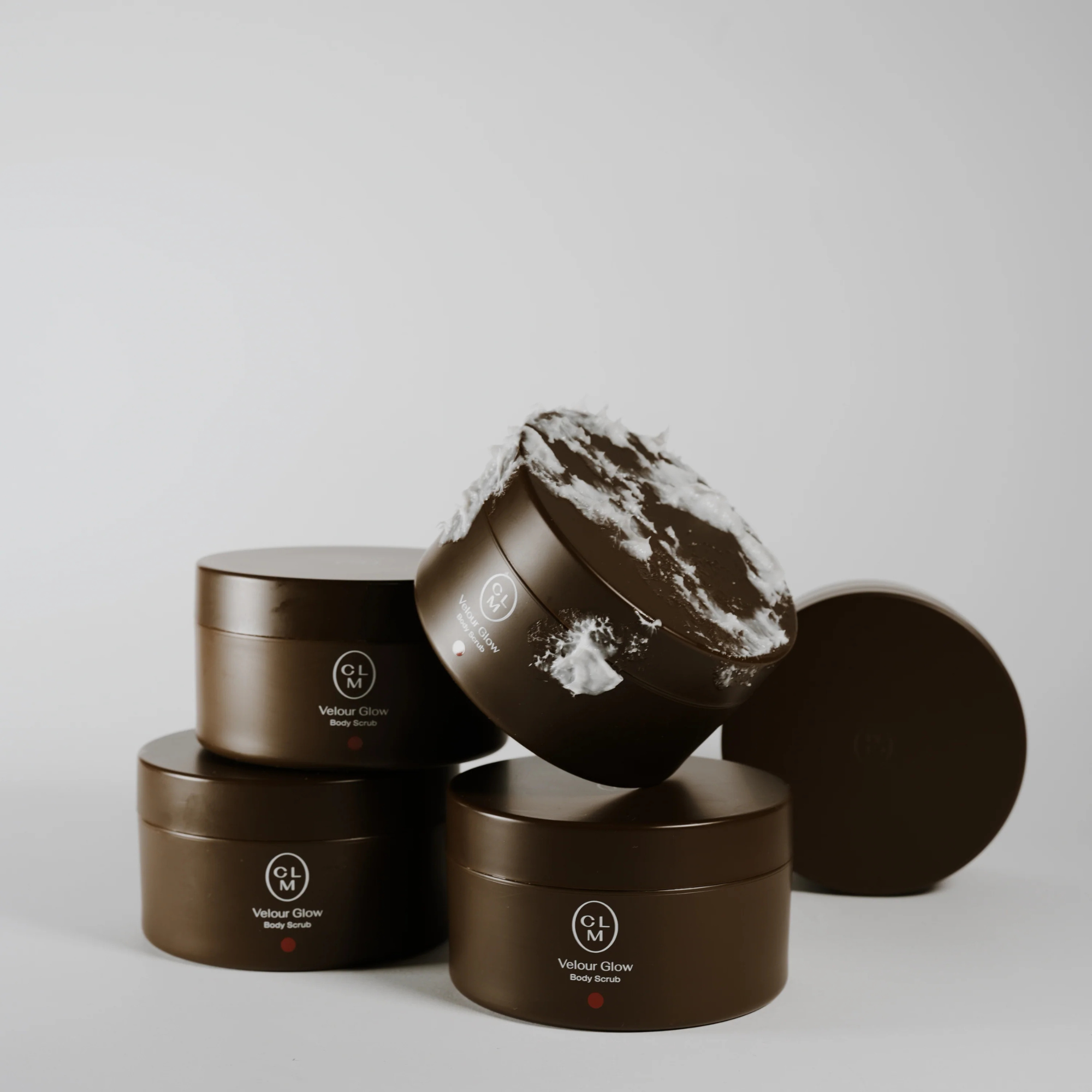 CLM Velour Glow kūno šveitiklis, 150ml